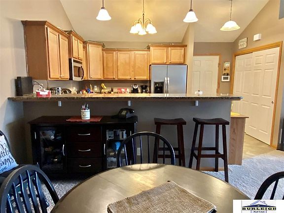 5th image of 805 Carlton Dr