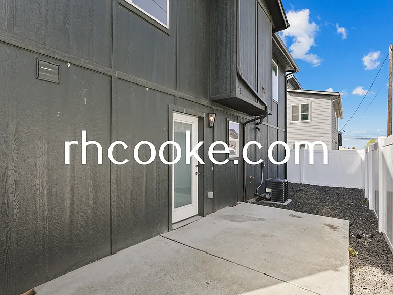 11907 E 2nd Ln — Photo 18