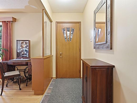 4th image of 2024 W Crocus Rd NW