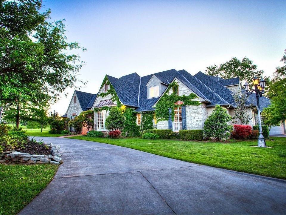 Quail Creek, Golf Course, Pool & Trees- Beautiful Home