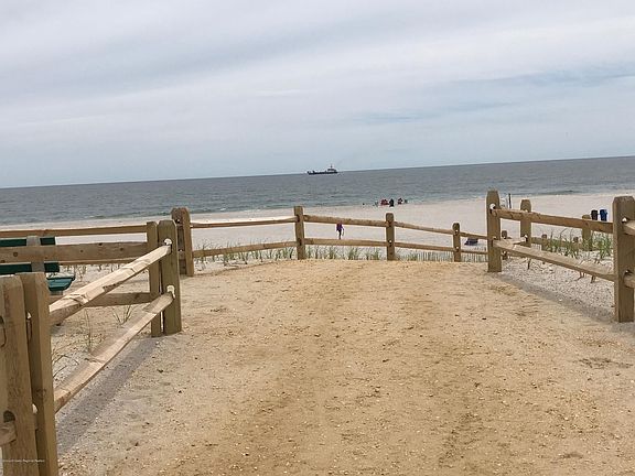 4th image of 1005 N Ocean Avenue lot 16.02