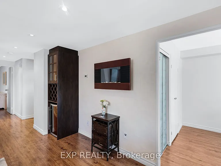15390 Yonge St #104 — Photo 8