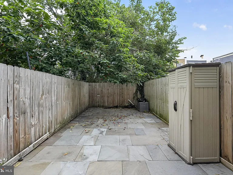 1911 S Lambert St — Photo 15