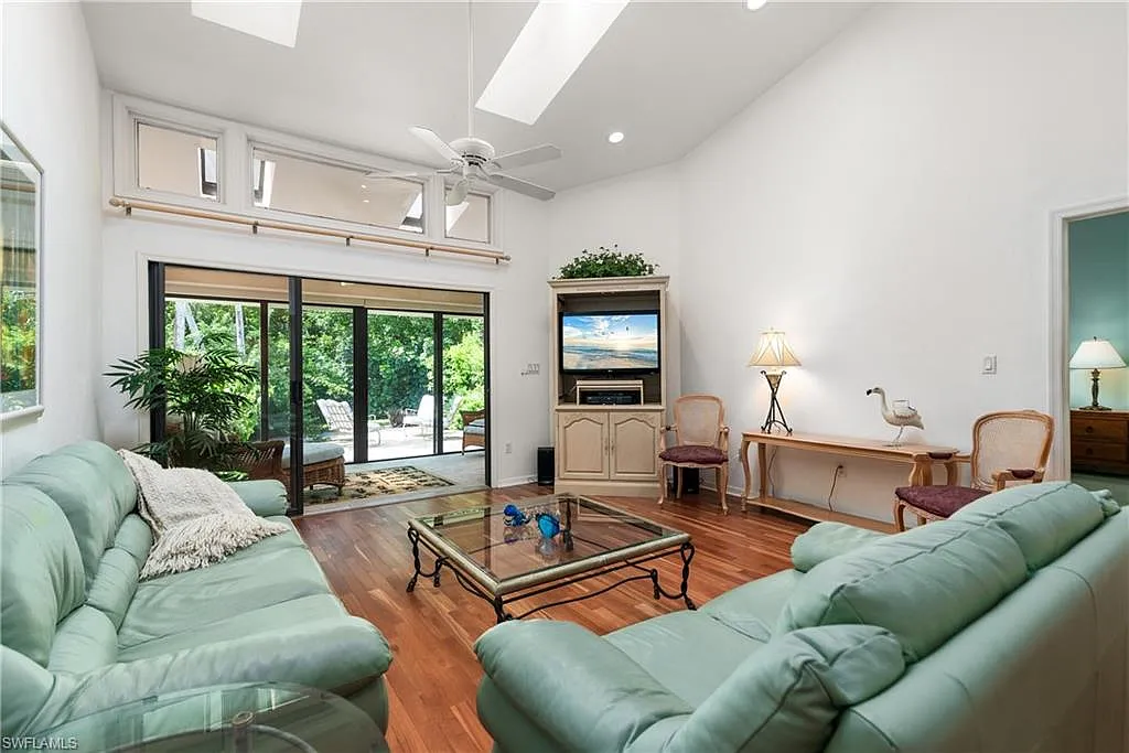 3 bed, 2.5 bath, 1900 sqft, $14,750 — Photo 3