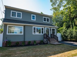 41 Dogwood Rd, Rocky Point, NY 11778