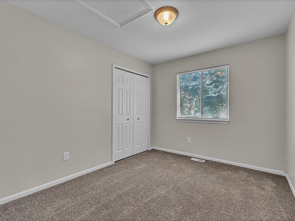 24533 Grove Ave, photo 23