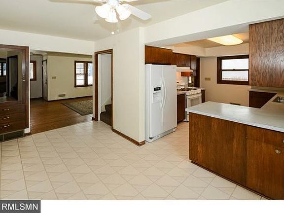 4th image of 2656 3rd Ave E