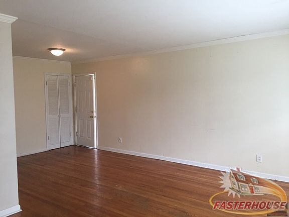 921 Drummond - Dining Room