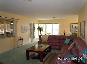 3rd image of 806 Glenmore Cir