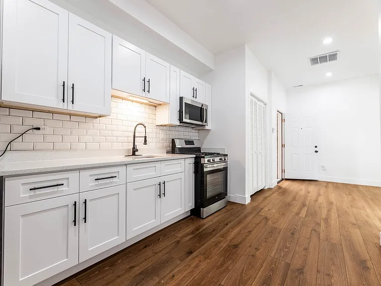 1421 E 69th Pl #1A — Photo 13