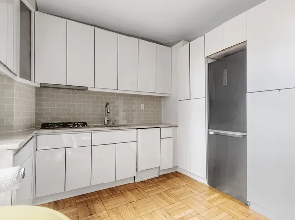 295 West 11th Street image 5 of 10