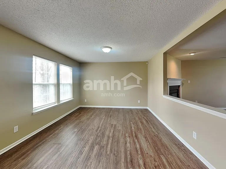 5627 N Plymouth Ct — Photo 10
