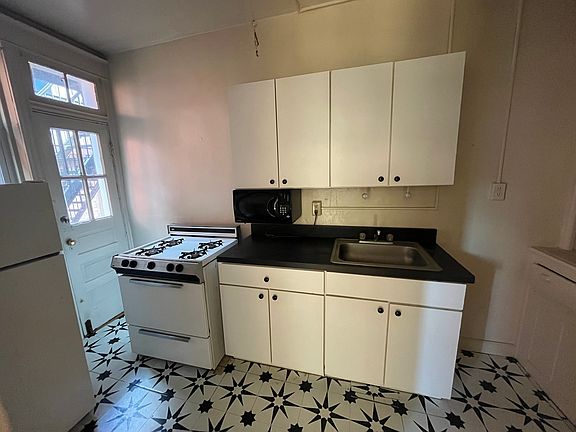 5th image of 1108 W Grace St APT 7