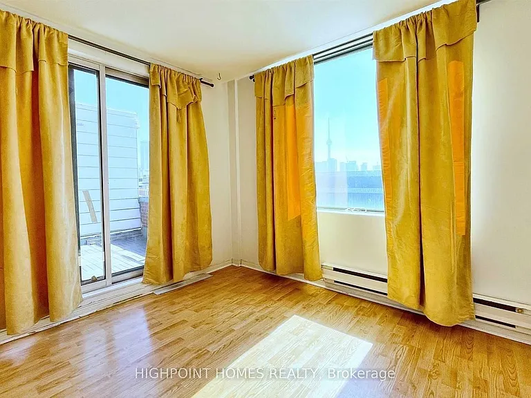 360 College St #401 — Photo 18