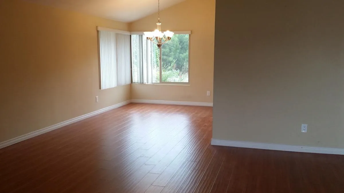 4 bed, 2.5 bath, 2200 sqft, $4,895 — Photo 2