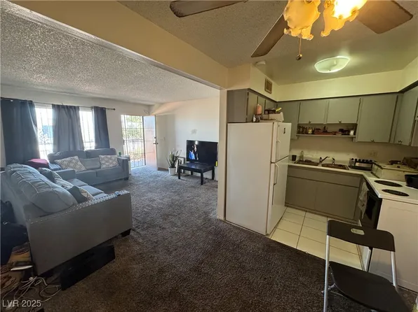 625 S Royal Crest Cir Unit 22, Las Vegas, NV 89169