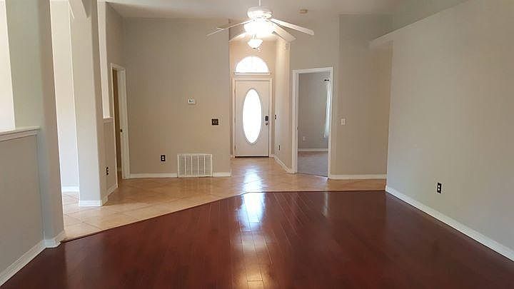 2nd image of 2433 Salamanca St