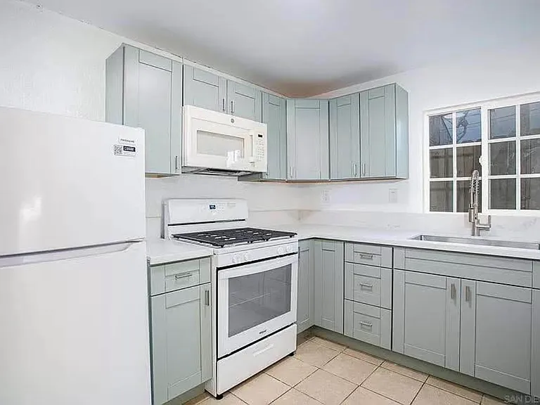 4188 Nordica Ave — Photo 4