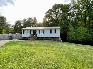 5520 Remington Point Dr, Walkertown, NC 27051