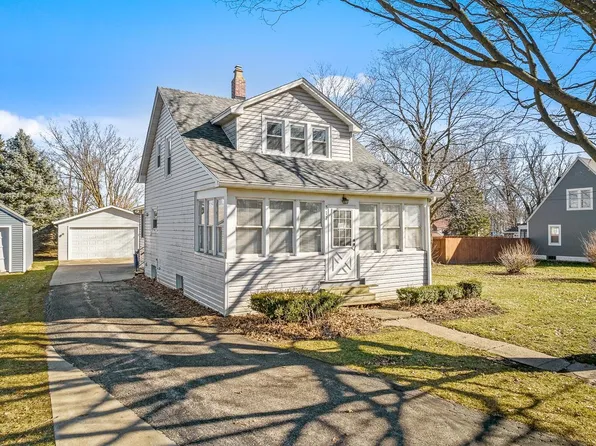311 N Benton St, Winnebago, IL 61088