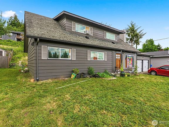 3rd image of 2411 Burcham Street