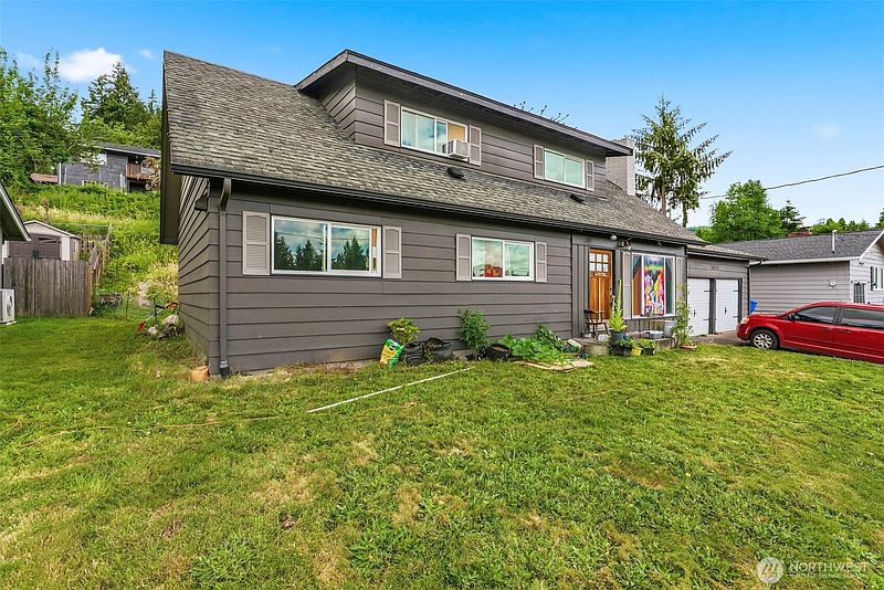 3rd image of 2411 Burcham Street