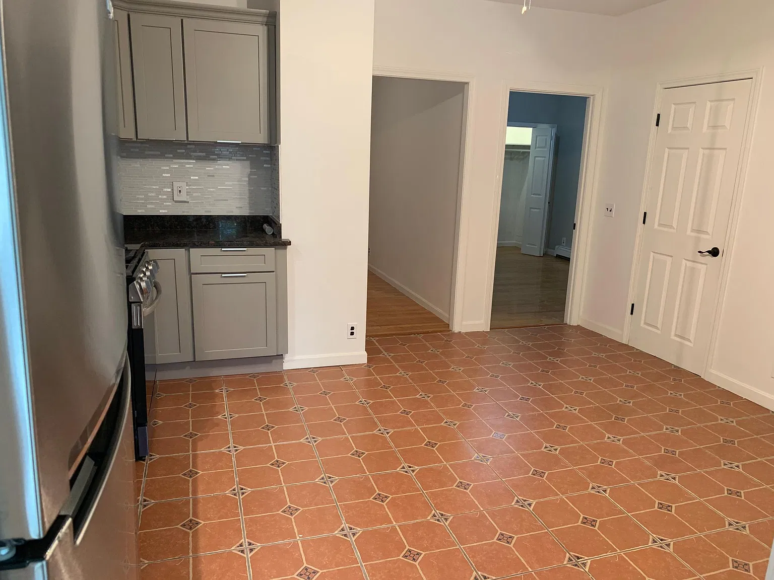2 bed, 9999 sqft, $3,300 — Photo 4