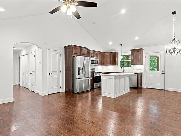 5th image of 137 Geneva Rd