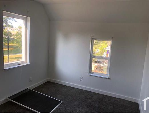 2nd image of 517 W Marion St #2