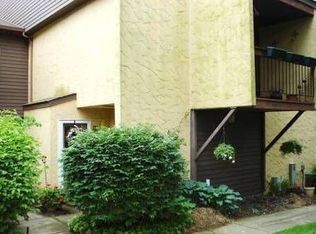 561 Hampton Ridge Dr, Akron, OH 44313