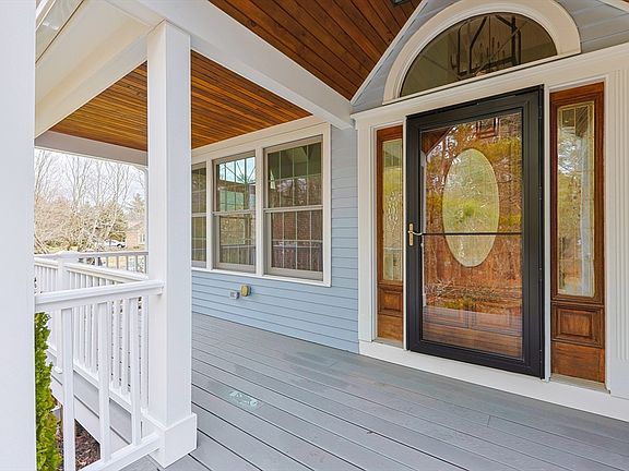 2nd image of 2 Fieldstone Dr