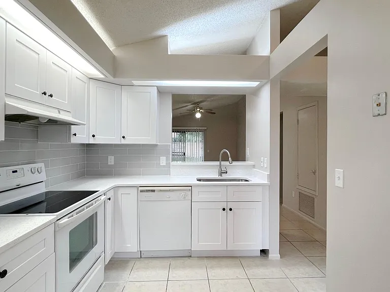 11640 Anjali Ct #11640 — Photo 3