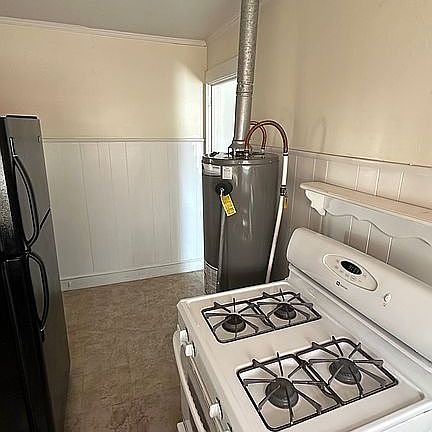 5th image of 421 S Ridge St
