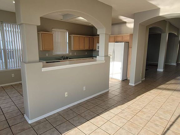 3rd image of 601 Lake Biscayne Way