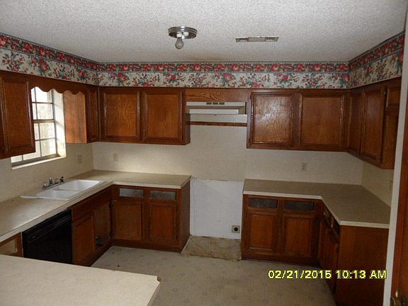2nd image of 212 Cedar Ct