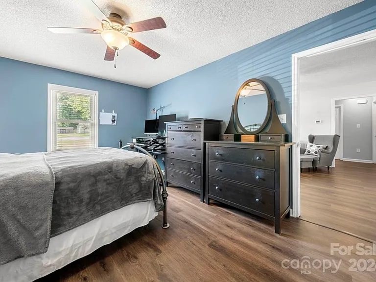 1428 Midlake Ave — Photo 19