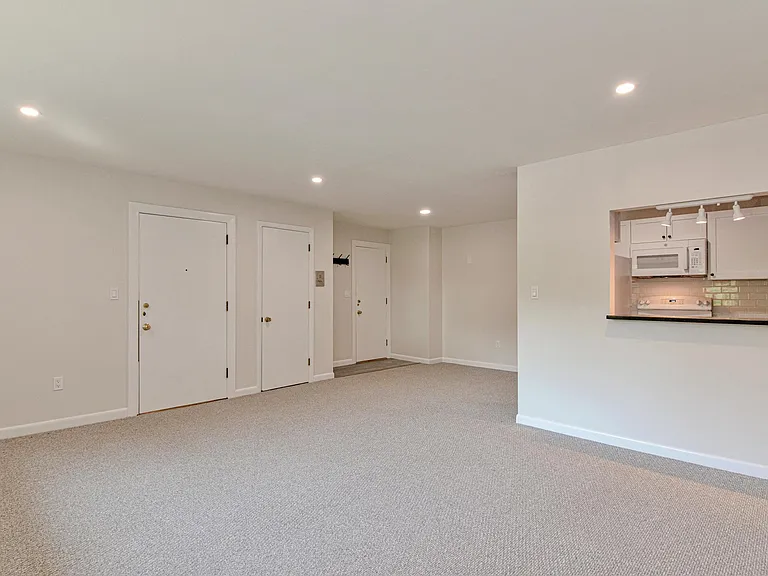 56 Jacqueline Rd #10 — Photo 8