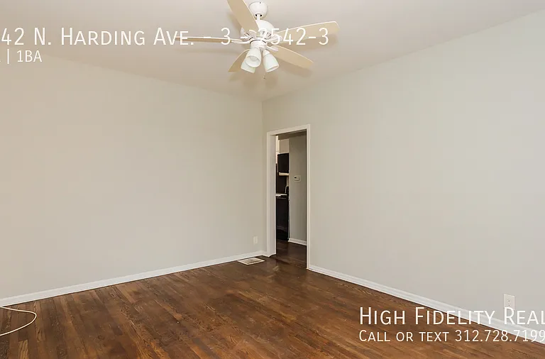 2542 N Harding Ave #3 — Photo 3