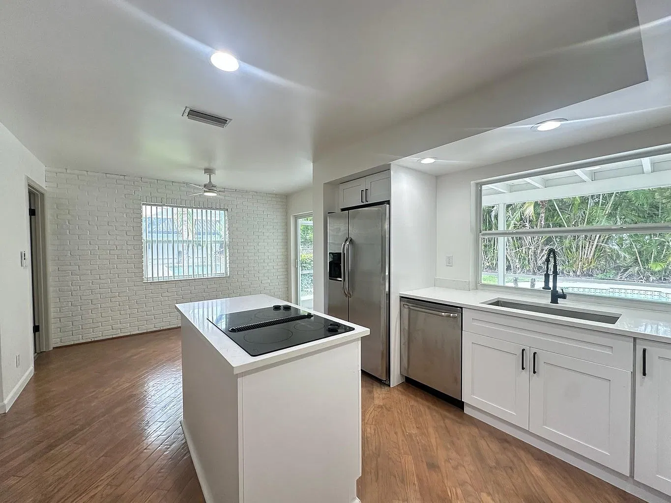 3 bed, 2002 sqft, $4,300 — Photo 3