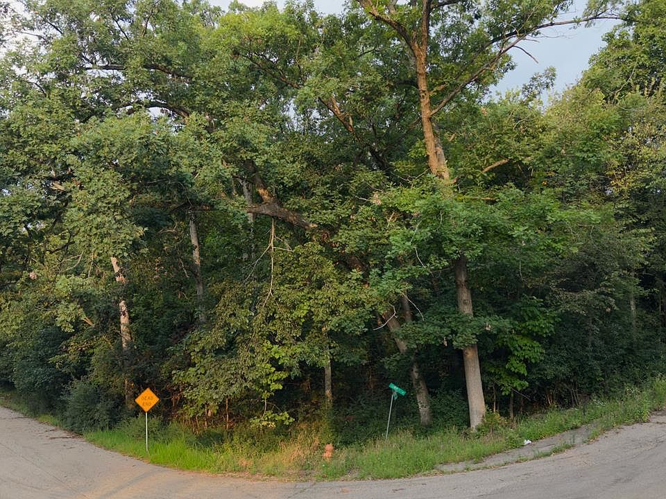 1st image of 2315 Summit Dr