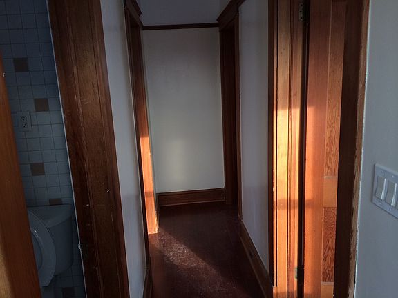 2nd image of 207 1st St