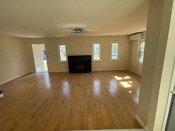 4th image of 11418 179th St