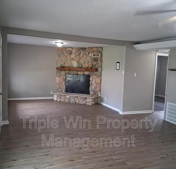 468 June Dr — Photo 7
