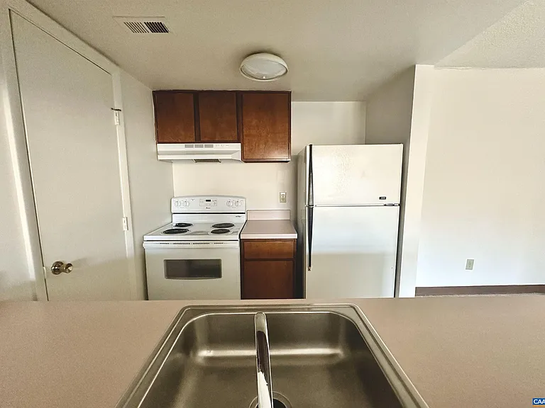 1226 Smith St #K — Photo 5