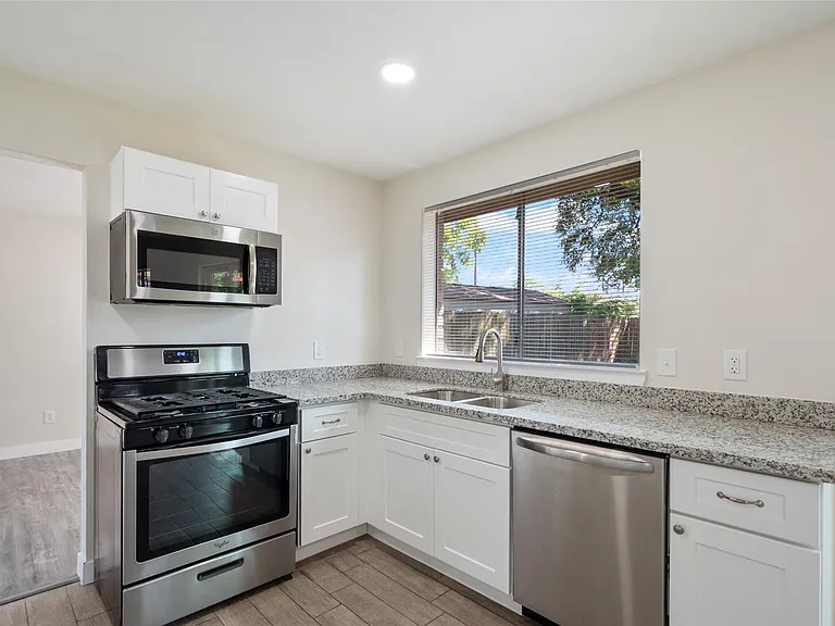 5410 Forest Trails Dr — Photo 9