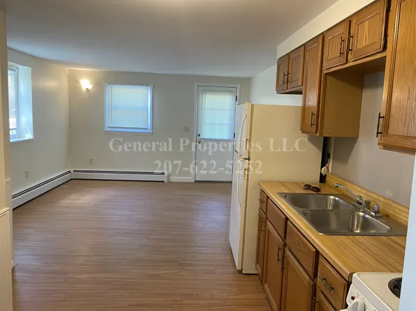 84 Highland Ave, Winthrop, ME
