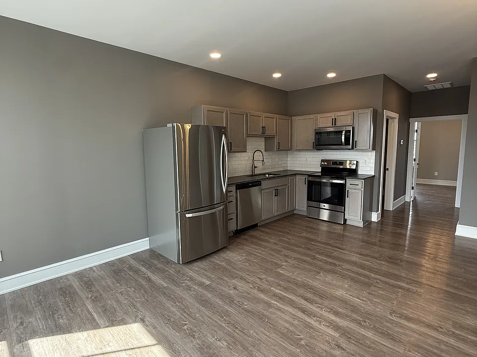 722 E Main St #3