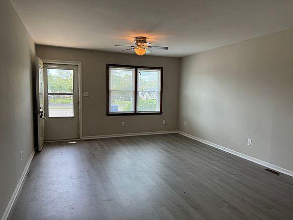 4th image of 2233 Rose St