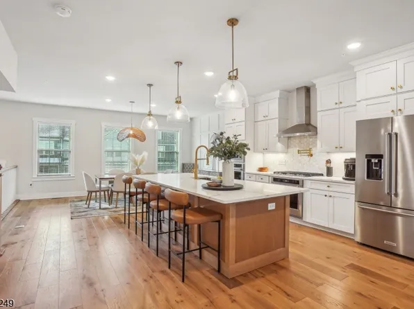 23 Dahlia Dr, Warren, NJ 07059