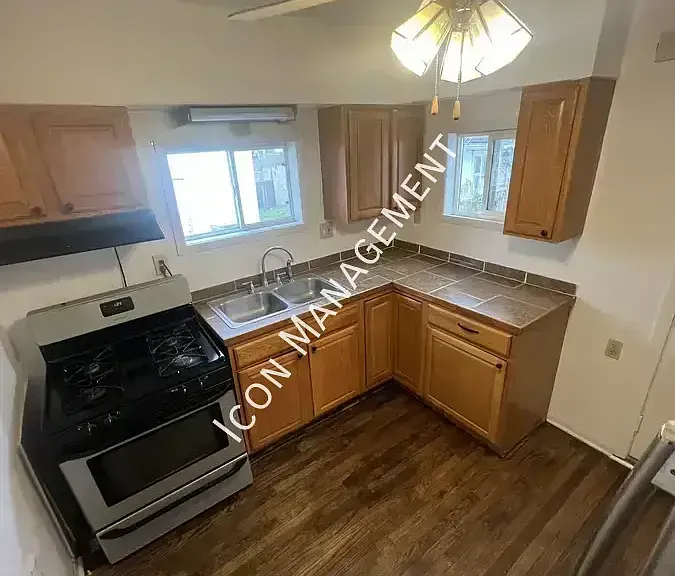 132 Reed Ave #1 — Photo 2